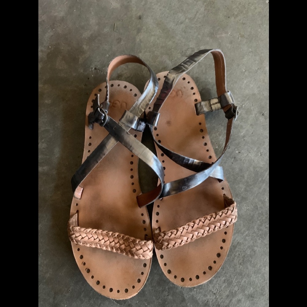 UGG sandals Excellent condition, size 6